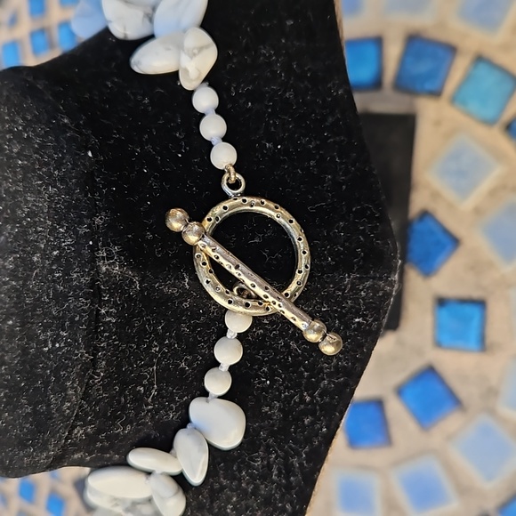 Lustrous Howlite Pear Necklace Faceted Glass Beads Toggle Clasp Black/White OS - Picture 5 of 5